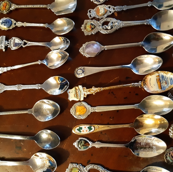 40 Vintage Collection Spoons/ Most Is Silver Plated - Picture 8 of 12